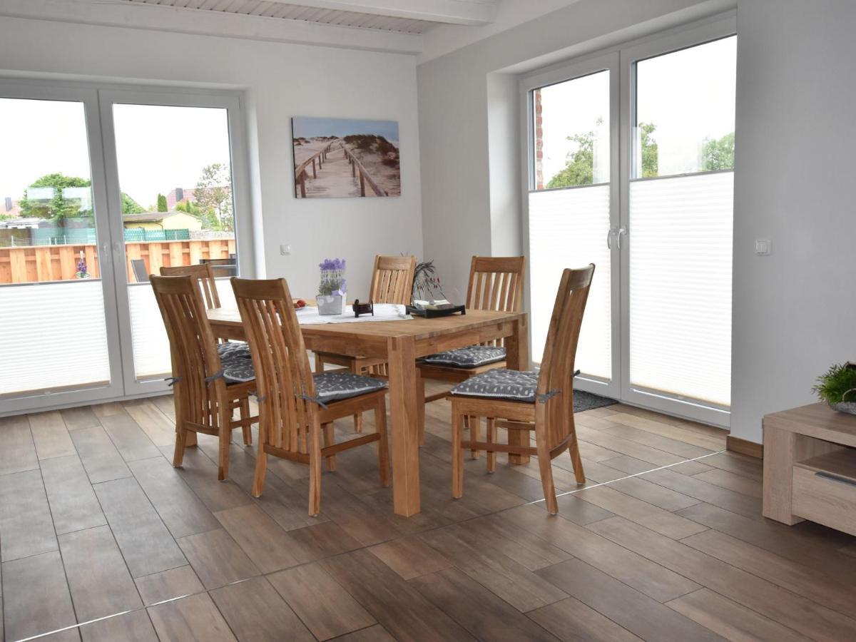 Cozy Holiday Home In Gross Schwansee With Sauna ภายนอก รูปภาพ